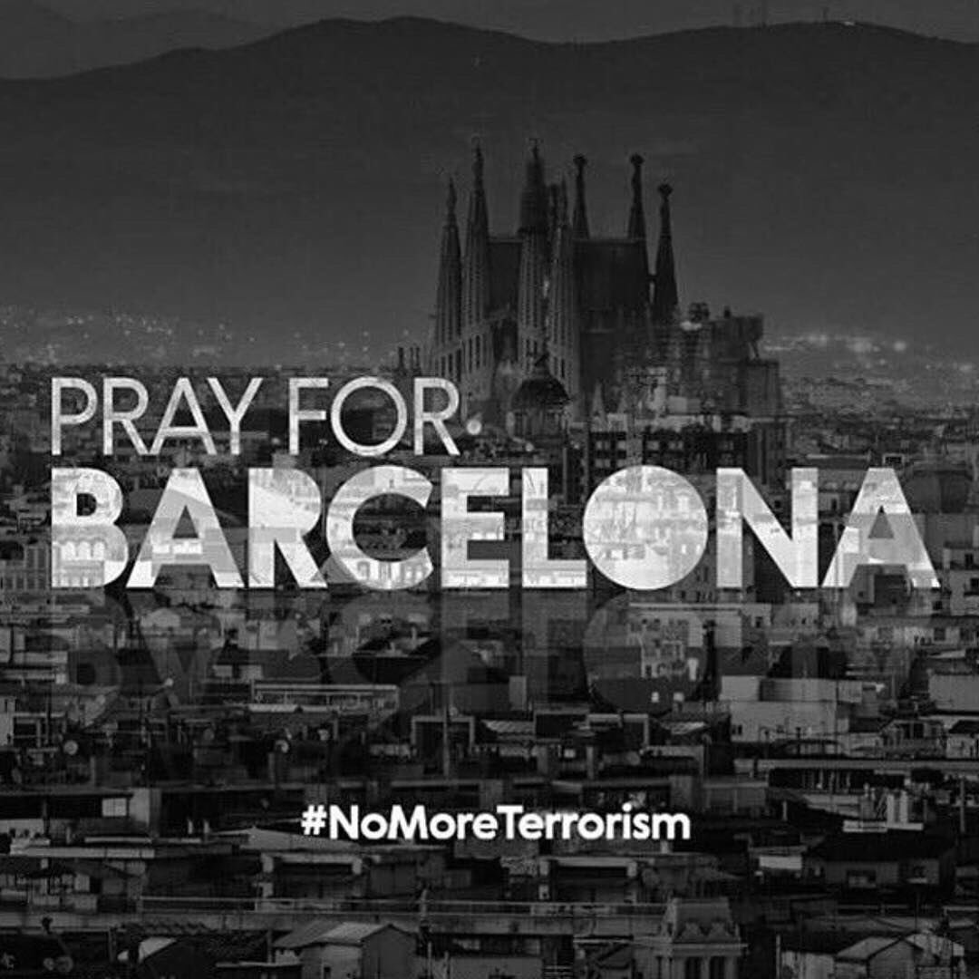 Salt fa un minut de silenci per mostrar el rebuig als atacs terroristes comesos ahir a Barcelona i a Cambrils.