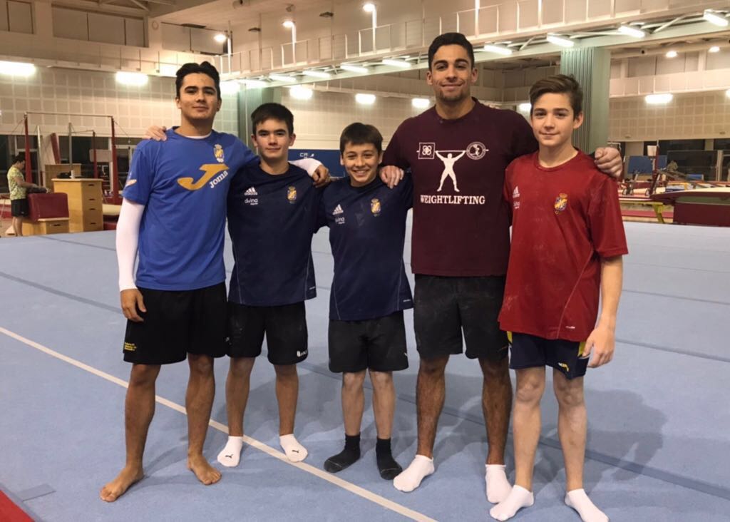 VUIT GIMNASTES DEL SALT GIMNÀSTIC CLUB AL CENTRE D’ALT RENDIMENT DE MADRID
