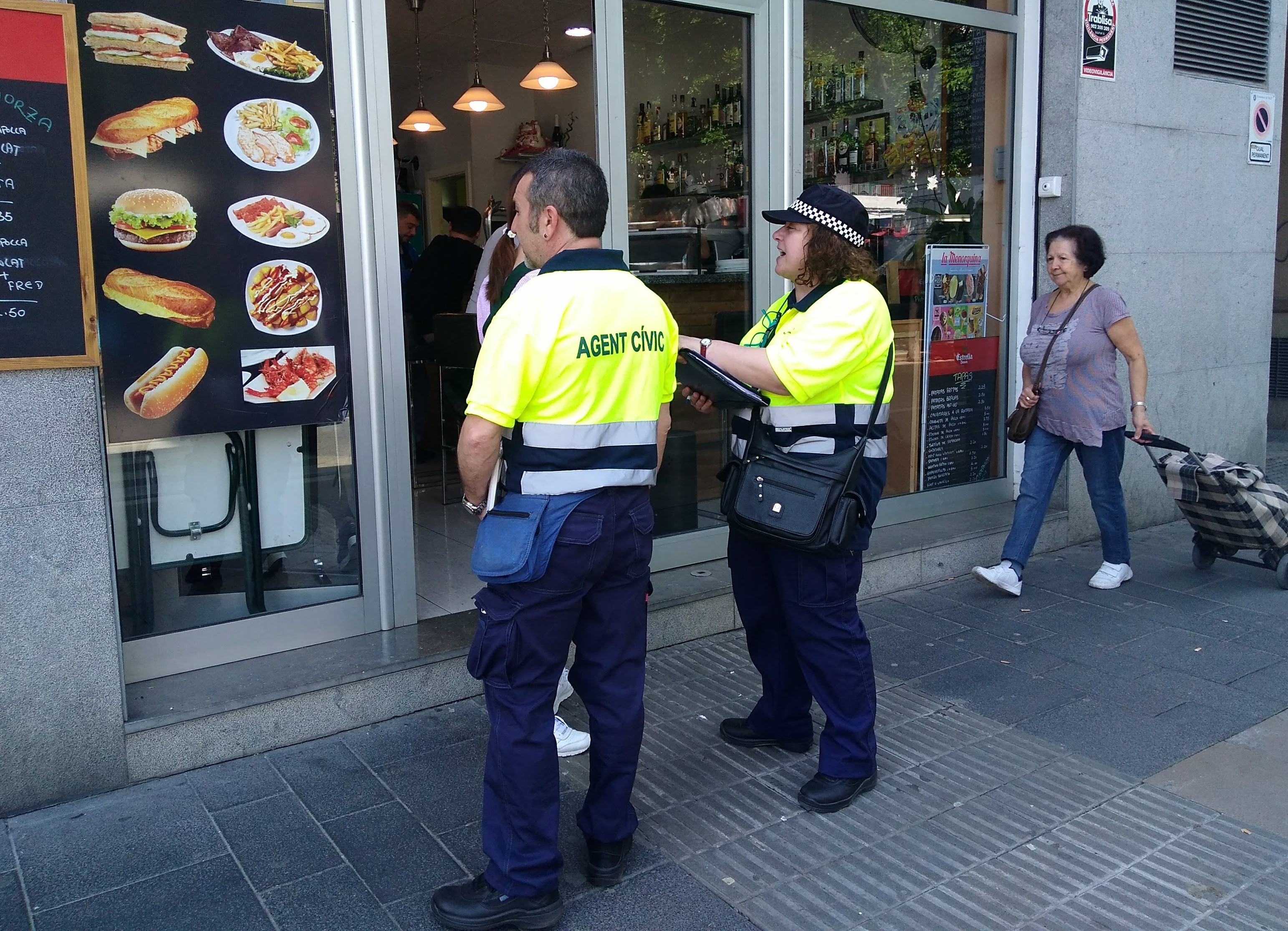 Salt aposta per l’acció educativa al carrer i incorpora educadors, mediadors i agents cívics