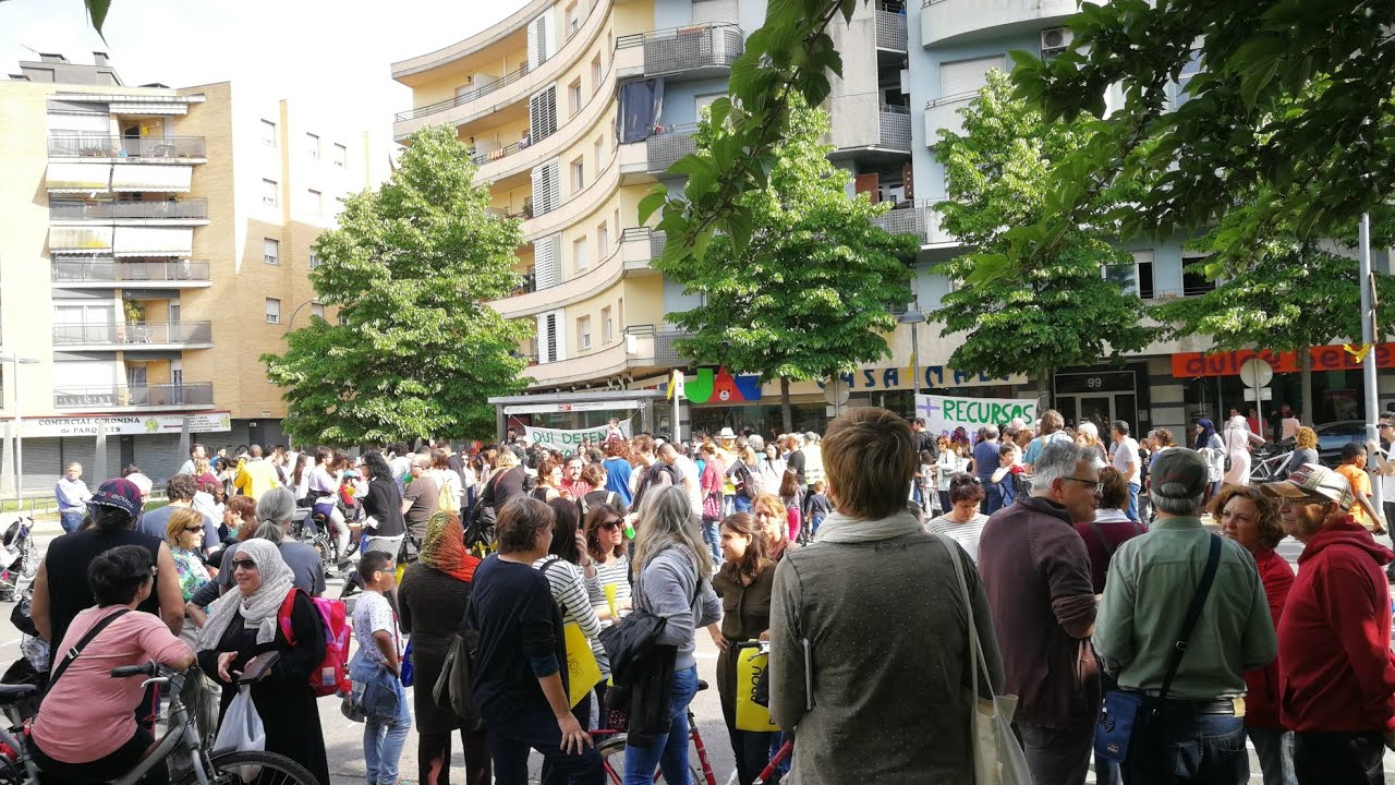 Lectura del manifest «Salt Diu Prou» | Coordinadora d’AMPA i Plataforma per l’educació Salt’educa