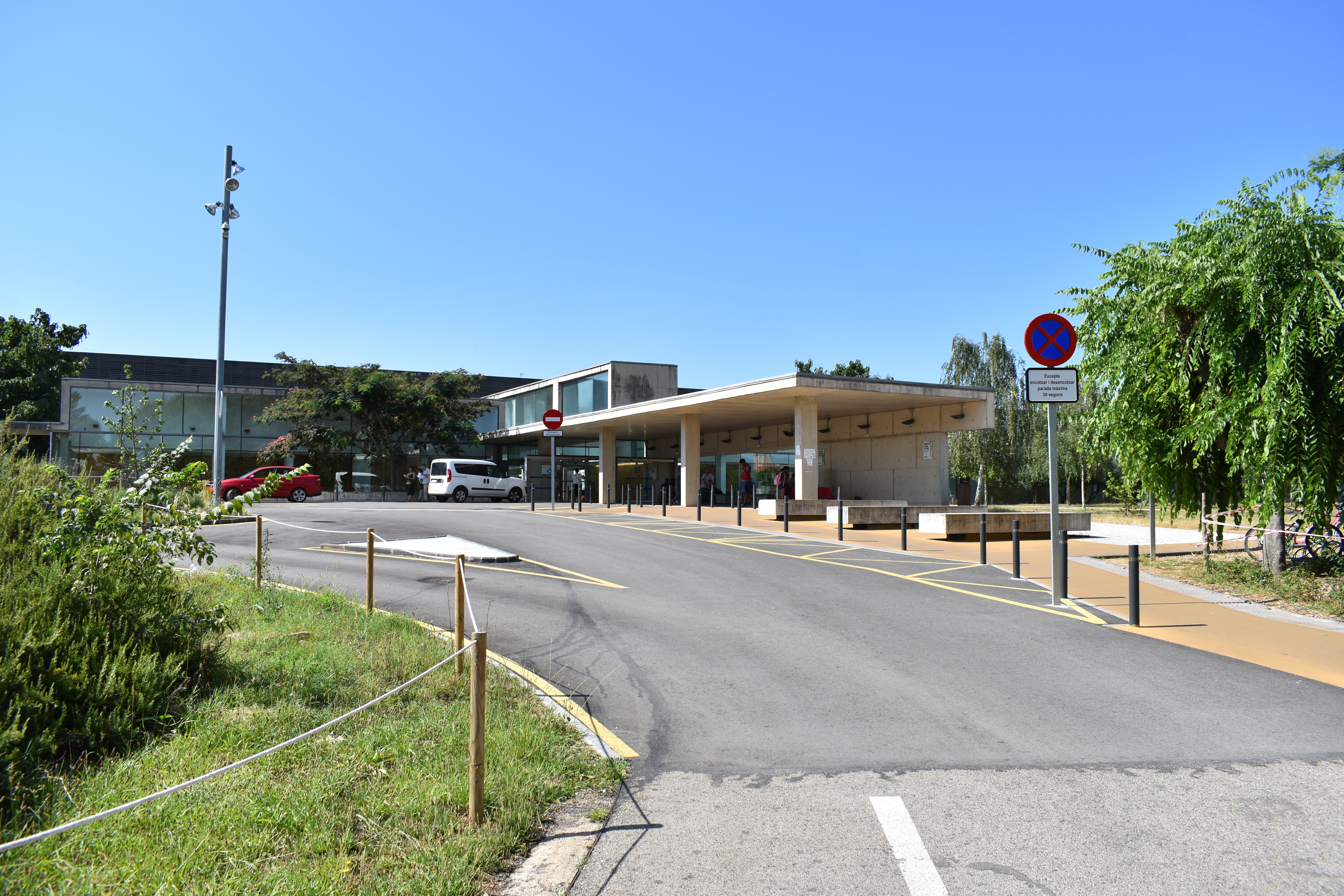 Treballs en benefici de la comunitat en el Parc Hospitalari Martí i Julià de Salt