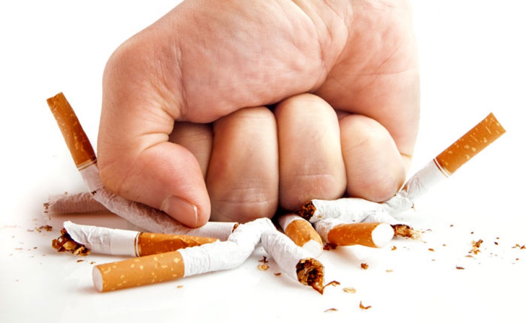 Un de cada quadre professionals del Trueta encara fuma