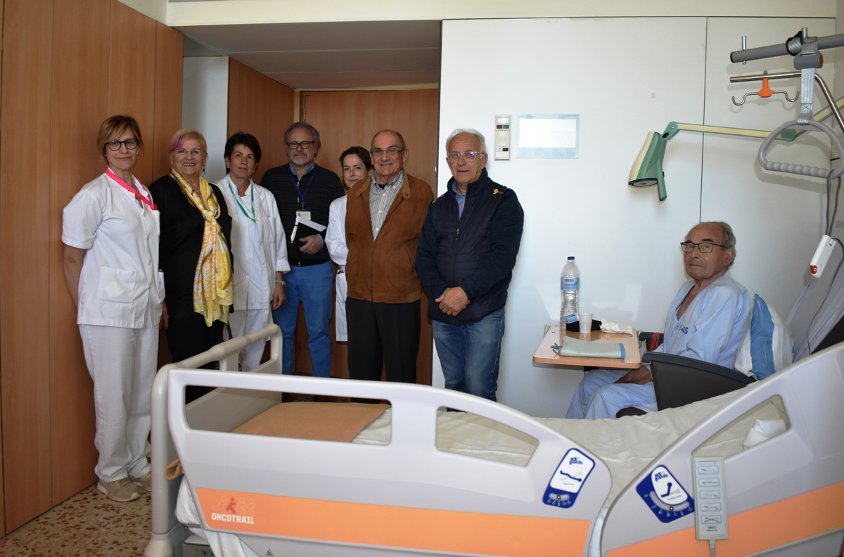 Oncolliga Girona fa donació  de 20 llits a l’Hospital de Salt
