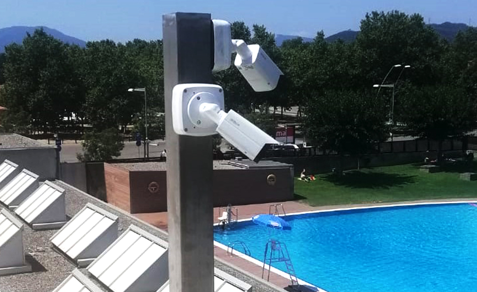 Càmeres de videovigilància a la piscina municipal