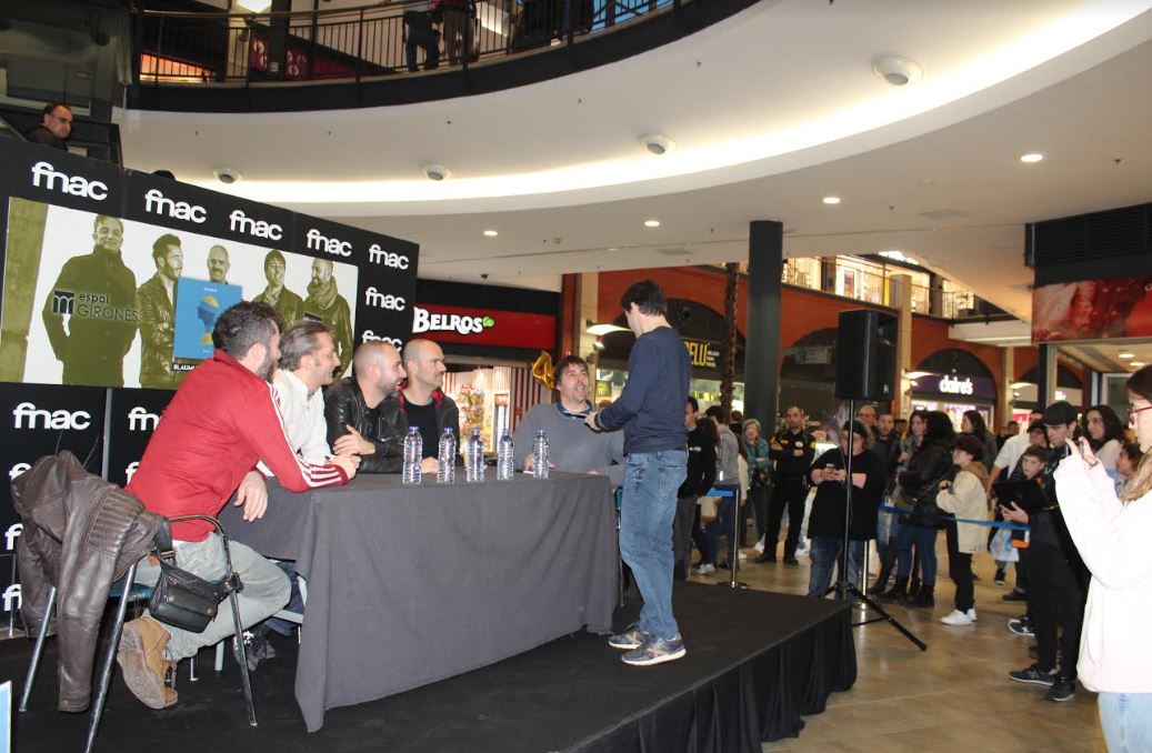 Tot un èxit la firma de discos de Blaumut a l’Fnac de l’Espai Gironès
