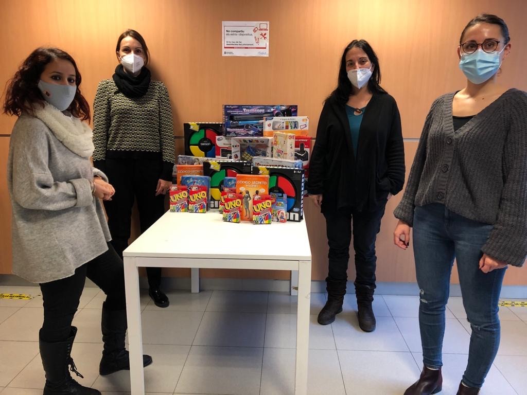 L’Espai Gironès dona jocs i joguines al Casal dels Infants de Salt