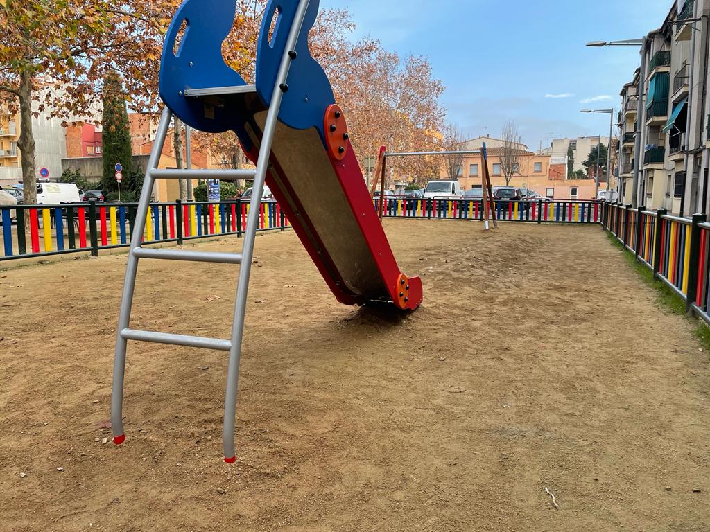 Es renoven els parcs infantils del Grup Sant Jaume i del carrer Curta