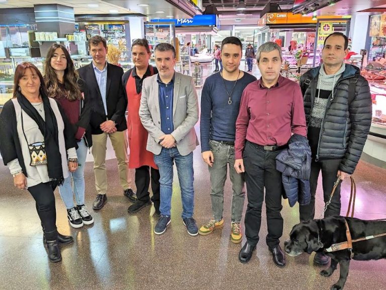 Servei d’acompanyament per a persones cegues al Mercat Municipal de Salt