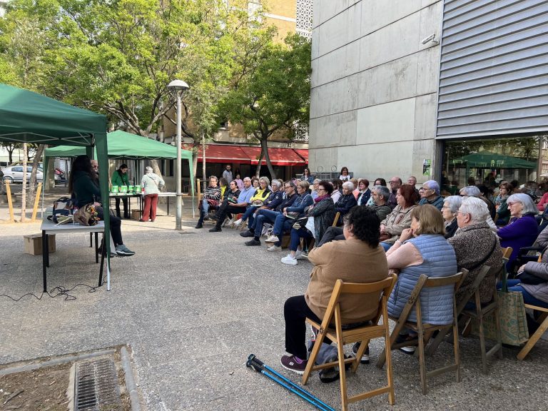 Presentació del llibre de Maria Nicolau al Mercat de Salt 