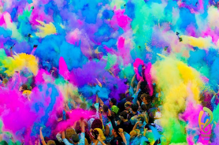 Què és una Festa Holi?
