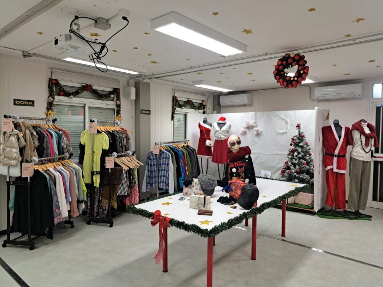 Ecoshop: La botiga solidària que dona una segona vida a la roba a Salt