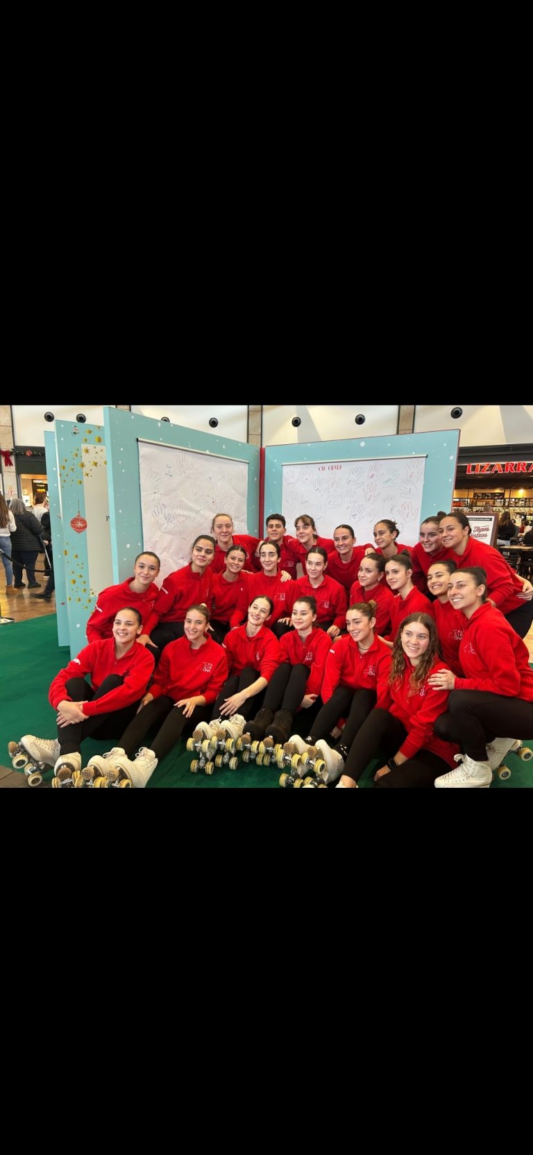Les patinadores del CPA Girona se sumen a la campanya solidària de Nadal de l’Espai Gironès