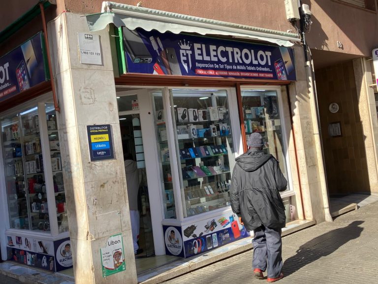 L’Ajuntament de Salt denuncia a Consum onze comerços per no retolar el negoci en català