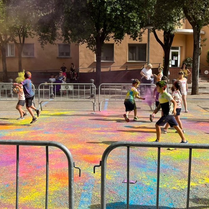 La Saltenca omple el parc de la Massana de creativitat i diversitat cultural