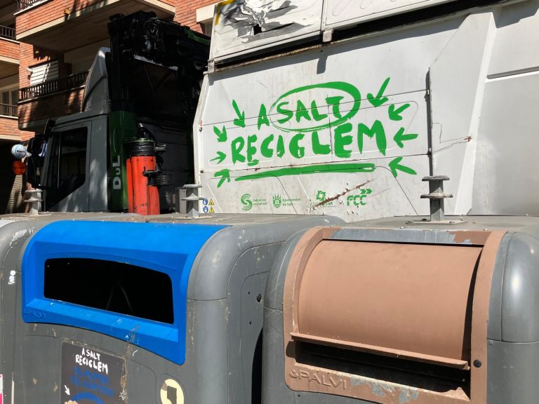 Salt sanciona en sis mesos a una vintena de persones per embrutar la via pública