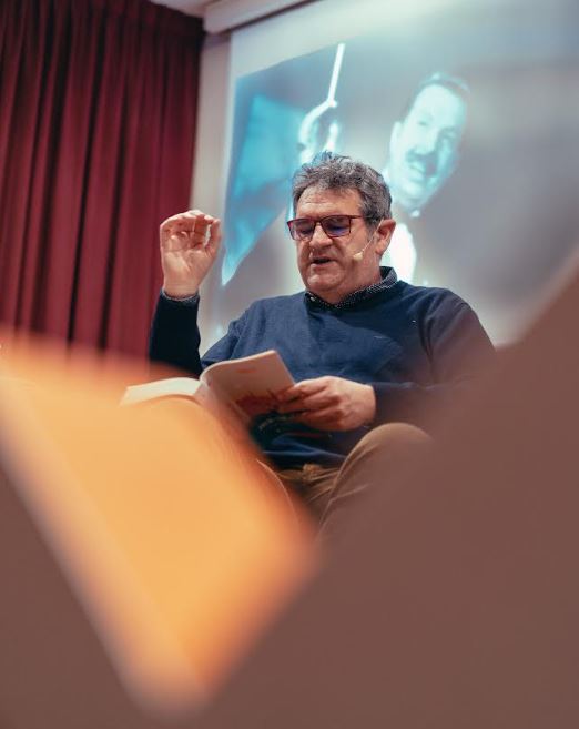 Jordi Puntí rep el Premi Literari El Setè Cel de Salt
