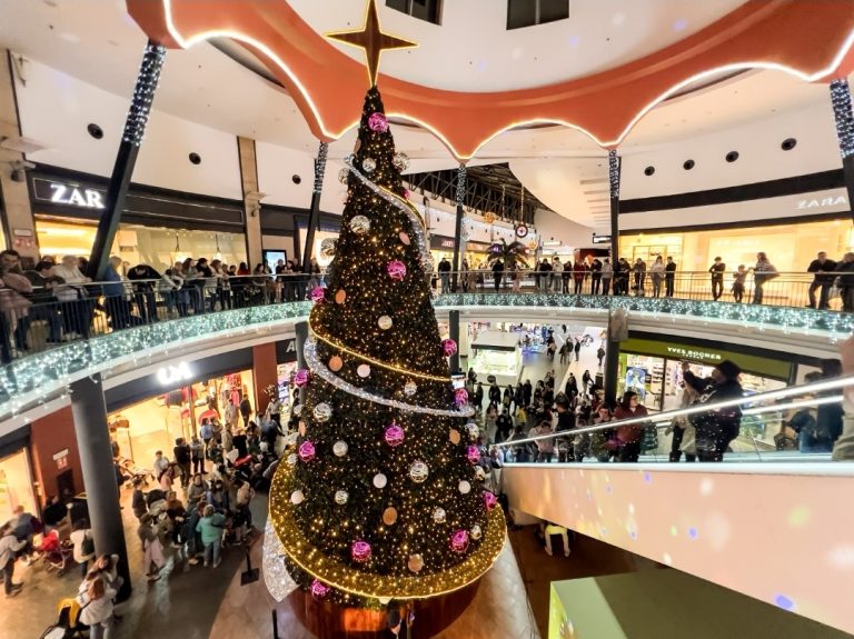 L’Espai Gironès celebra l’encesa dels llums de Nadal amb nova il·luminació i música en directe
