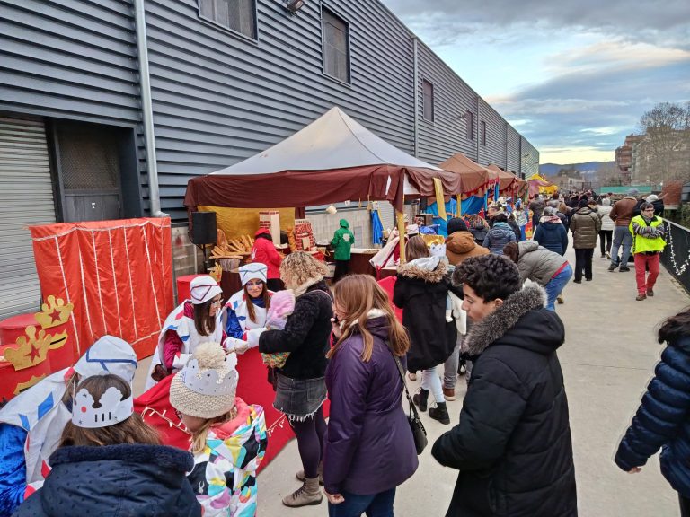 Unes 3.000 persones passen pel Campament Reial de Salt en una edició d’èxit