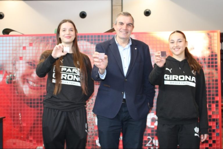 Jugadores de l’Spar Girona col·laboren en la campanya solidària de Nadal de l’Espai Gironès