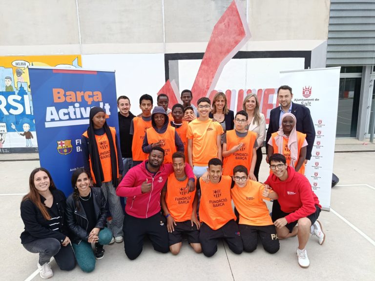 Una vintena de joves de Salt participen en el projecte Barça Activa’t de la Fundació Barça