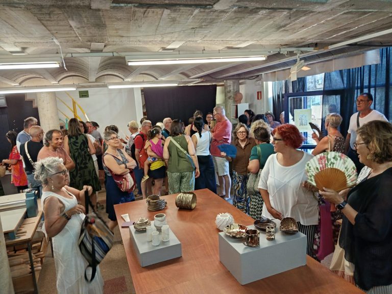 L’Escola Municipal de Belles Arts de Salt exposa els treballs dels seus alumnes fins al 17 de juliol L’Escola Municipal de Belles Arts de Salt exposa els treballs dels seus alumnes fins al 17 de juliol