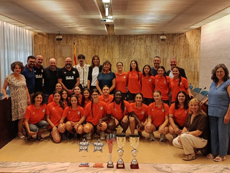 Homenatge als equips femenins de l’Hoquei Club Salt pels seus èxits d’aquesta temporada Homenatge als equips femenins de l’Hoquei Club Salt pels seus èxits d’aquesta temporada