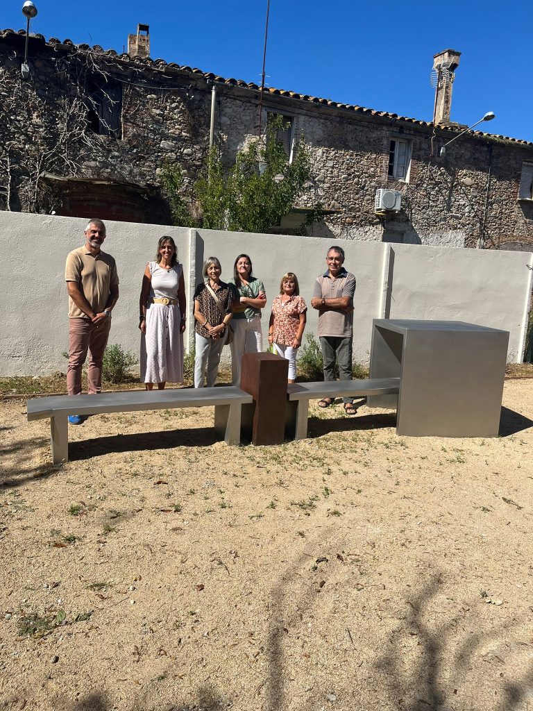 <h1>L’Ajuntament apadrina l’escultura <em>La Taula Desada</em> de Josep Maria Oliveras</h1>